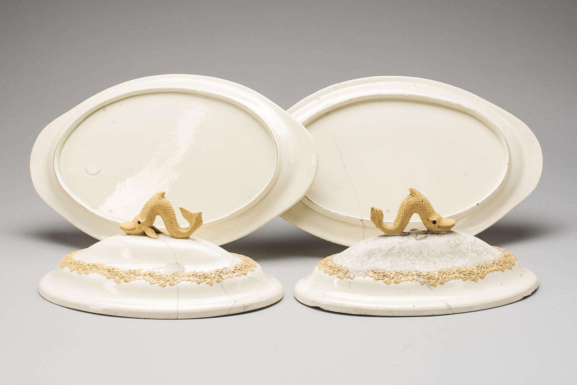 PASTEJFORMER, ett par, fajans. Empire. Märkt Jan der Delft. 1800-talets första del.