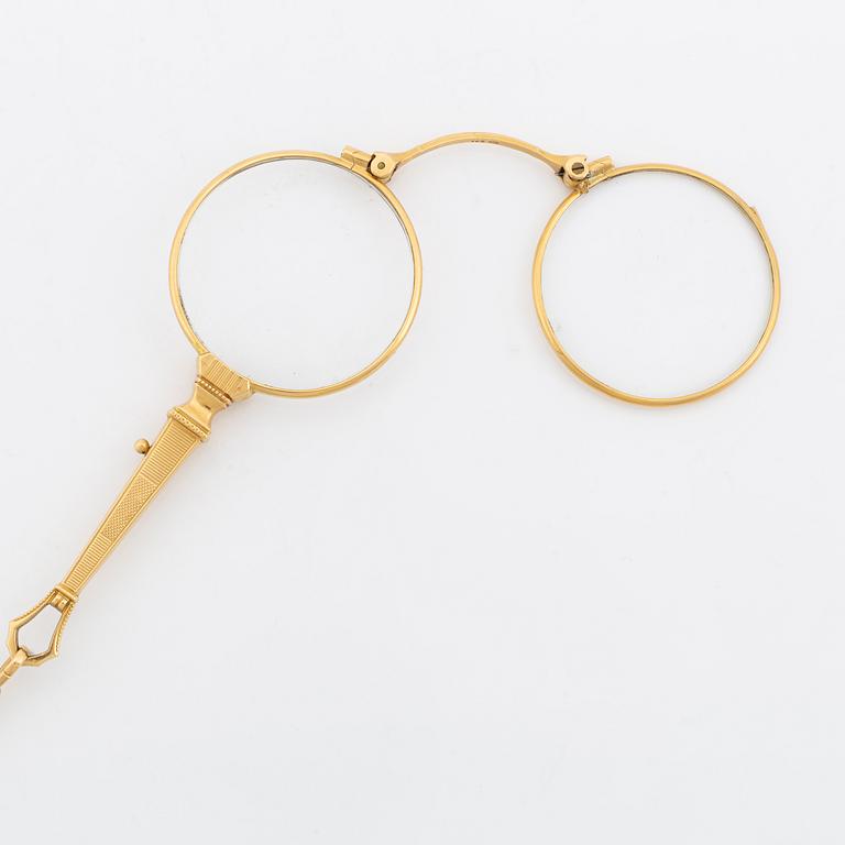 18K gold lornet.