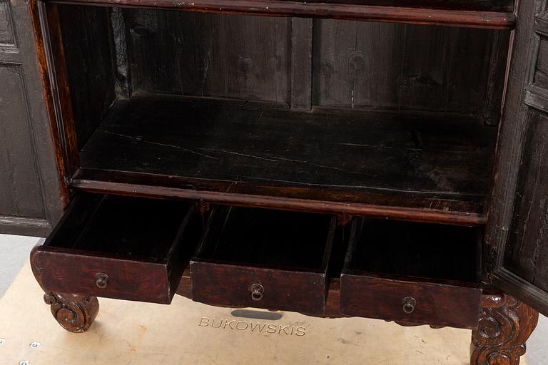 A 19TH CENTURY CHINESE CUPBOARD.