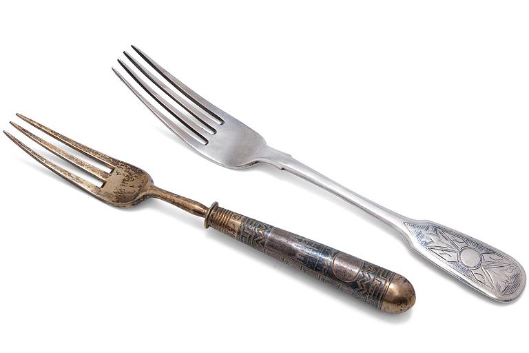 2 RUSSIAN FORKS.