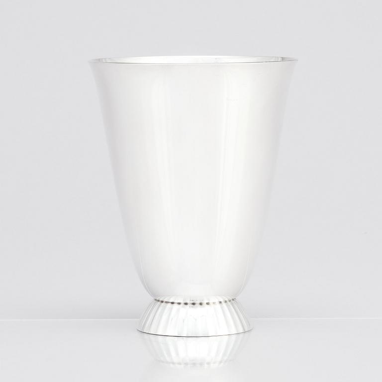 Sigvard Bernadotte, a sterling silver vase, Copenhagen post 1945, design nr 823.