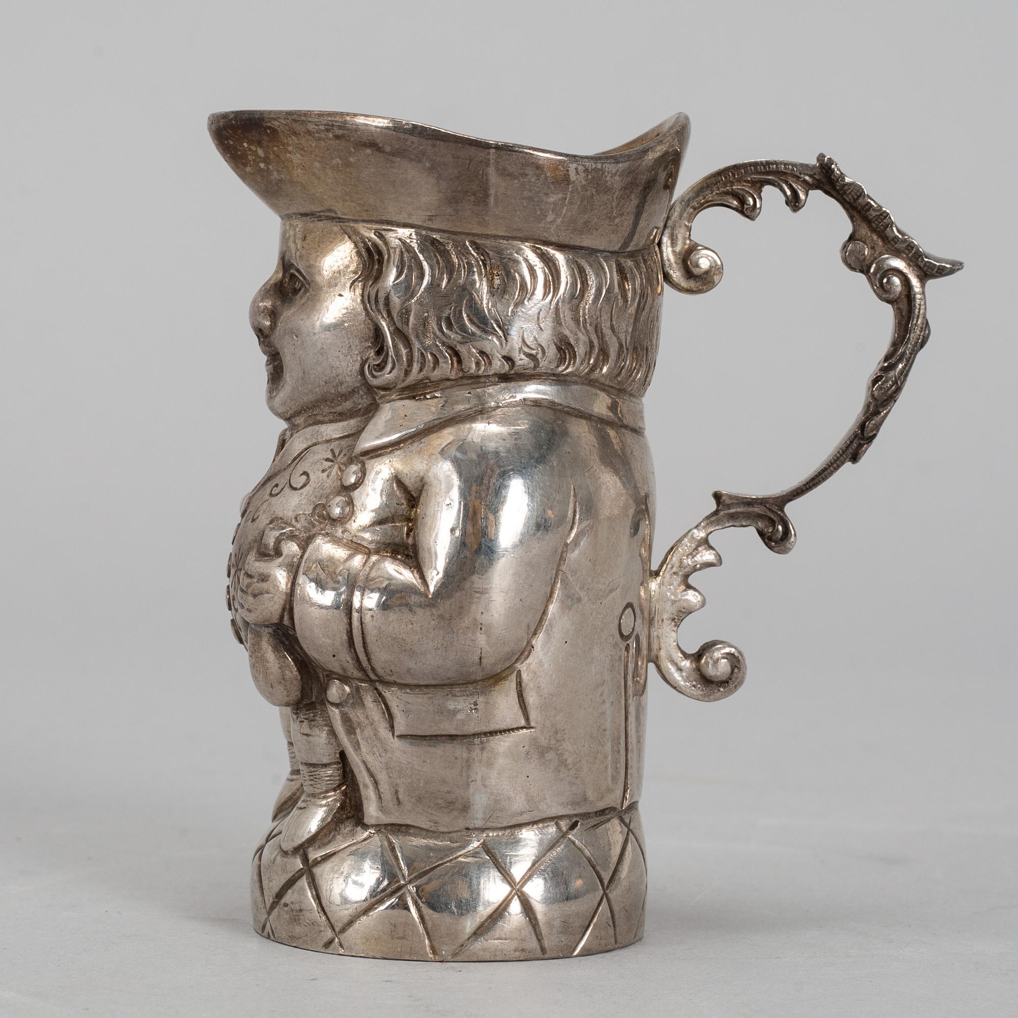 A small silver jug, late 19th-early 20th century.