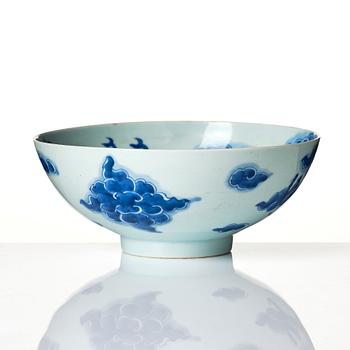 A blue and white four clawed  dragon bowl, Qing dynasty, 18th Century.