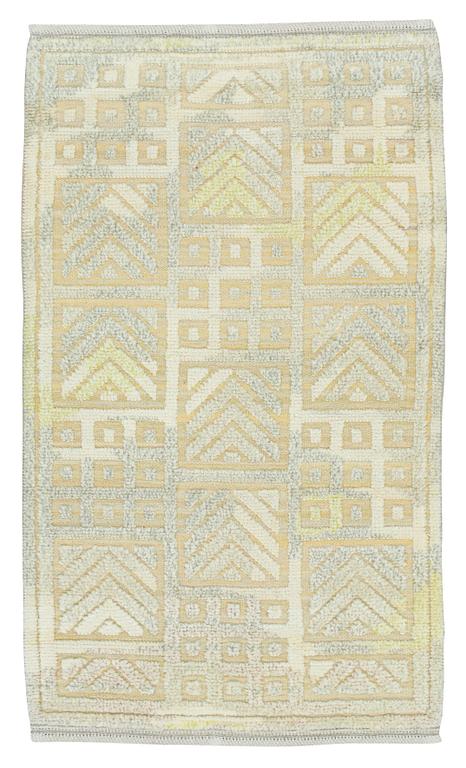 CARPET. Pile in relief. 139,5 x 81,5 cm. Signed ES at the back.