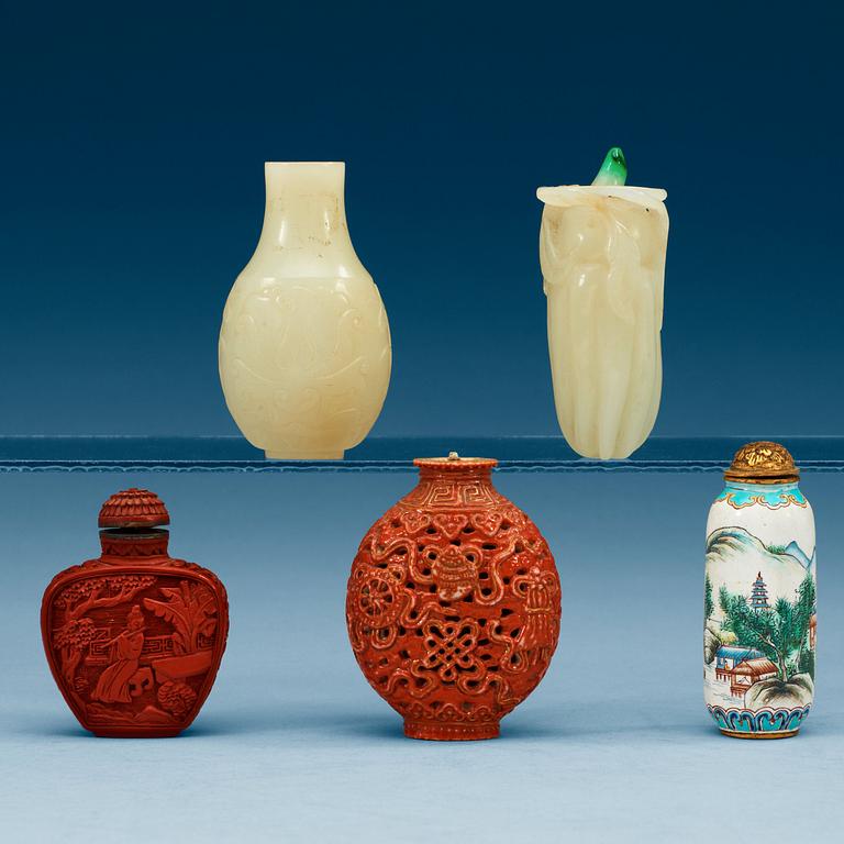 A set of five snuff bottles, Qing dynasty and early 20th Century.