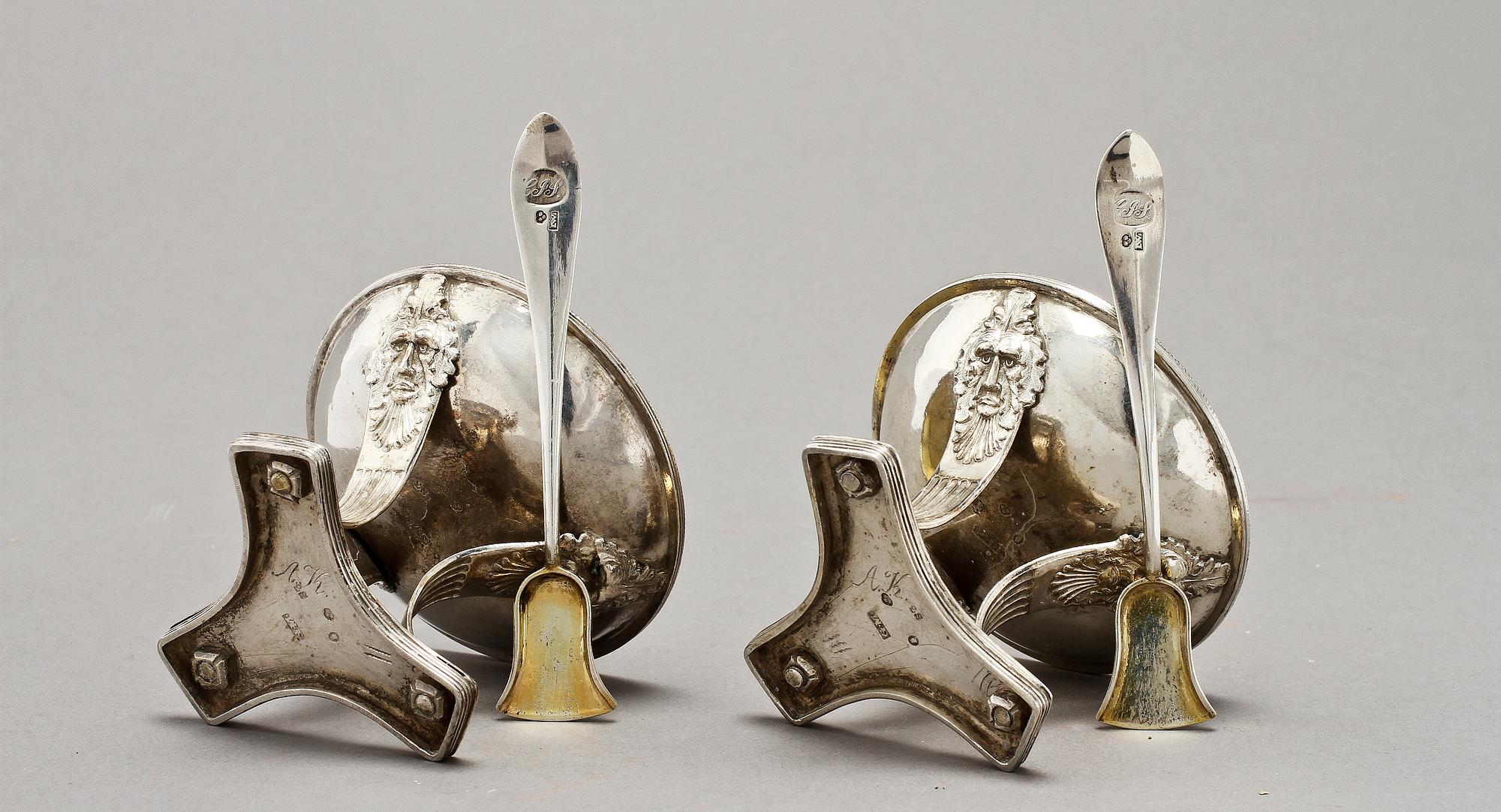 SALTKAR, ett par, silver, empire, Gustaf Möllenborg, Stockholm, 1824. Vikt 148 g.