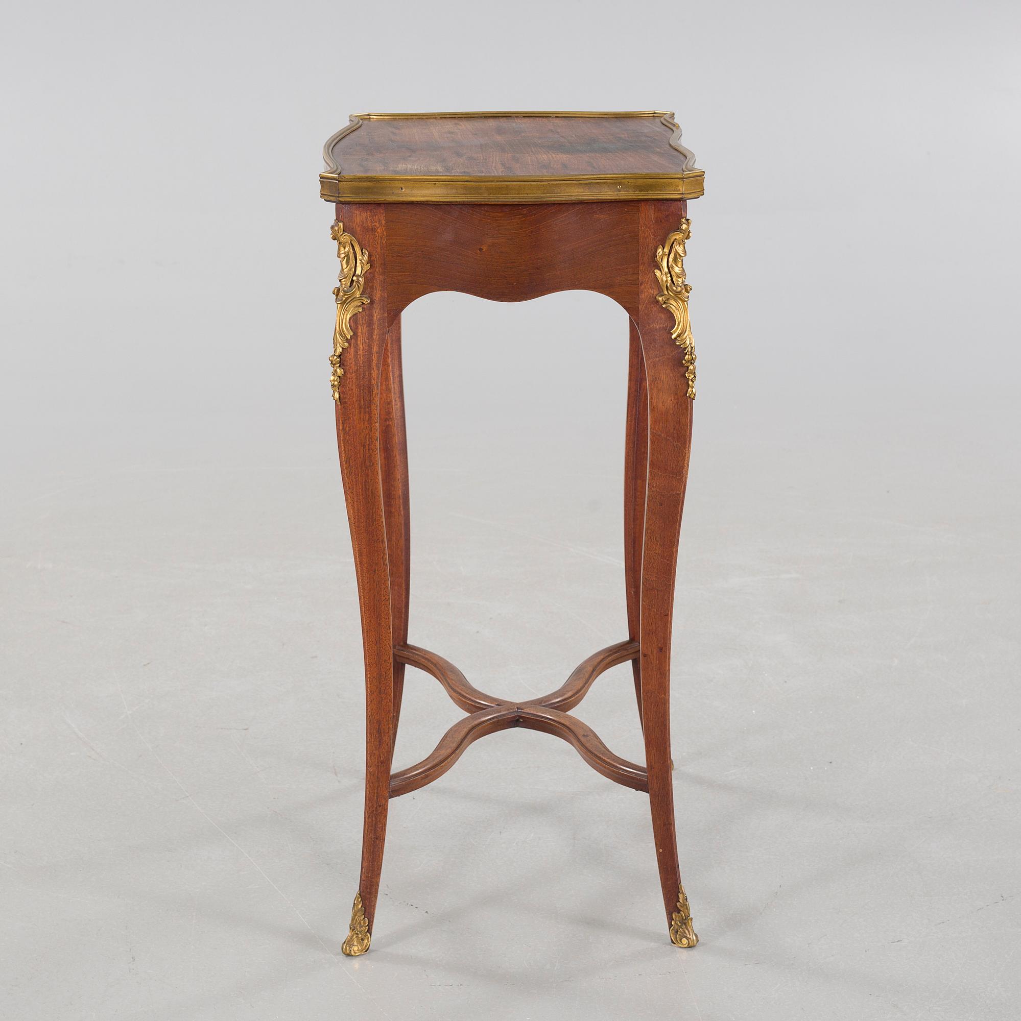 BORD, nyrokoko, signerat P. Sormani (Paul Sormani), Paris, 1800-talets andra hälft.