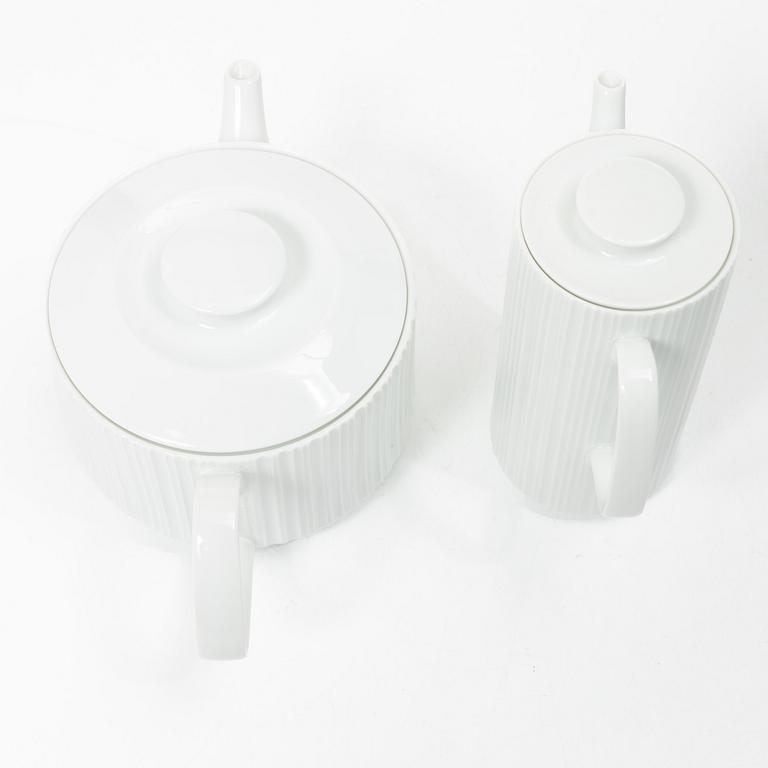 Tapio Wirkkala, A dinner service, 81 pieces, porcelain, “Variation”, Rosenthal Studio-line, designed in 1962.