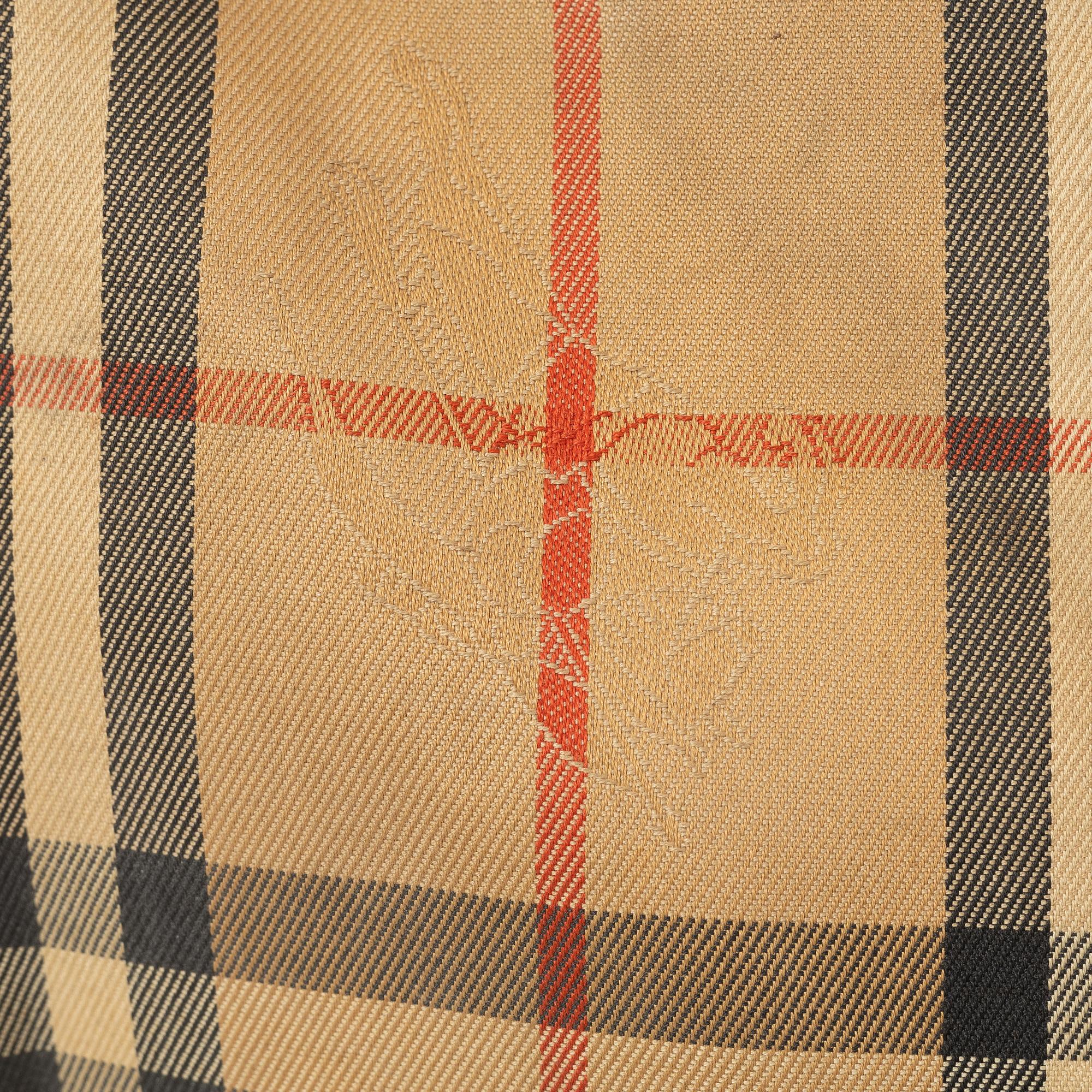 Burberry, weekend bag.