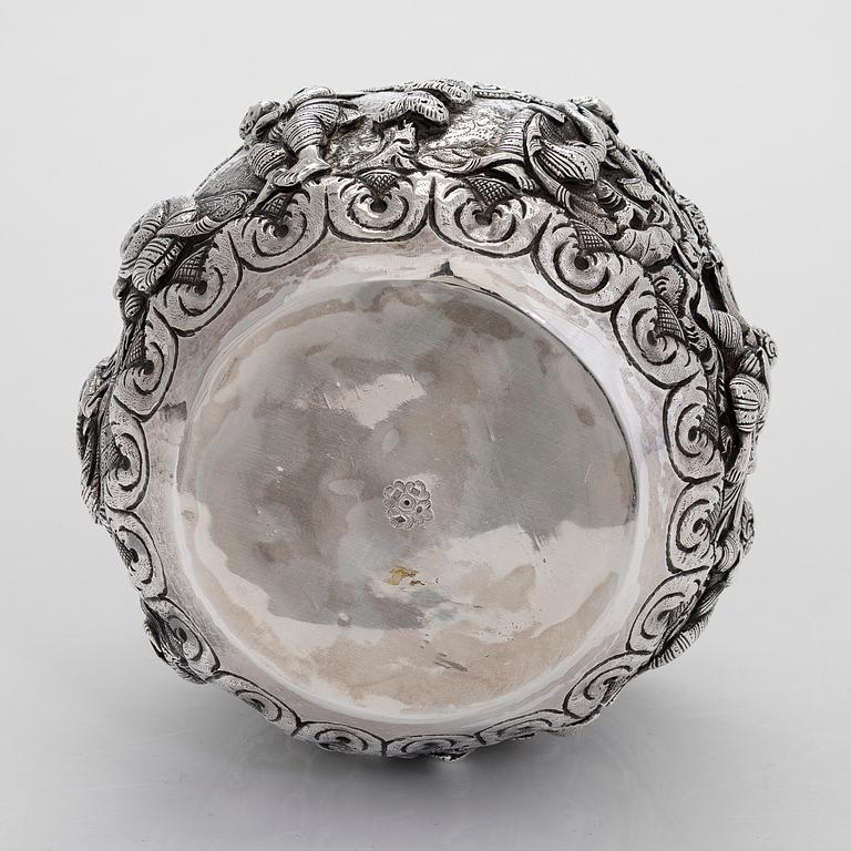 A silver bowl, Tillander import marks, 1983, and a silver snuff bottle.