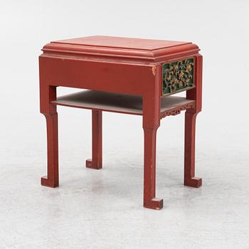 A small table with Chinese panels, 20th Century.