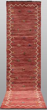 A Kelim runner carpet, 296 x 84 cm.