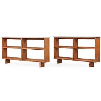 431. Two Josef Frank walnut bookshelves, Svenskt Tenn.