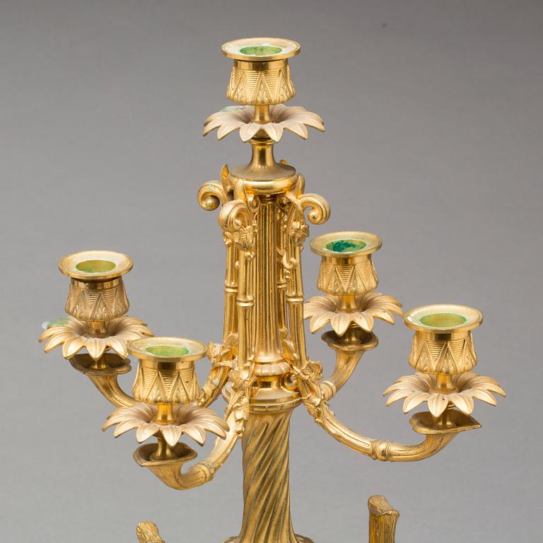 KANDELABRAR, ett par, Louis XVI-stil, sent 1800-tal.