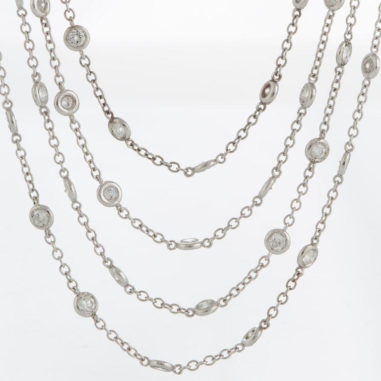 Collier med runda briljantslipade diamanter total vikt ca 6.70 ct.