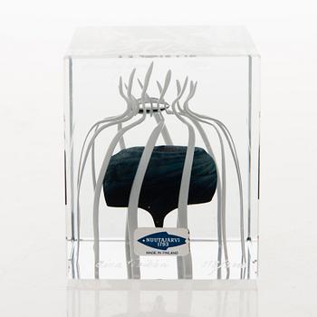 OIVA TOIKKA, AN ANNUAL CUBE, signed Oiva Toikka, nuutajärvi, daterad 1990, 118/2000.