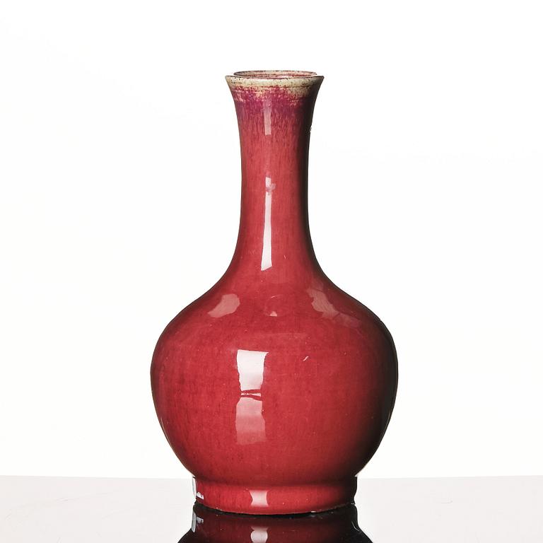 A flambe glazed vase, Qing dynasty, 19th Century.