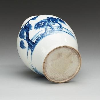 A blue and white vase, Qing dynasty.