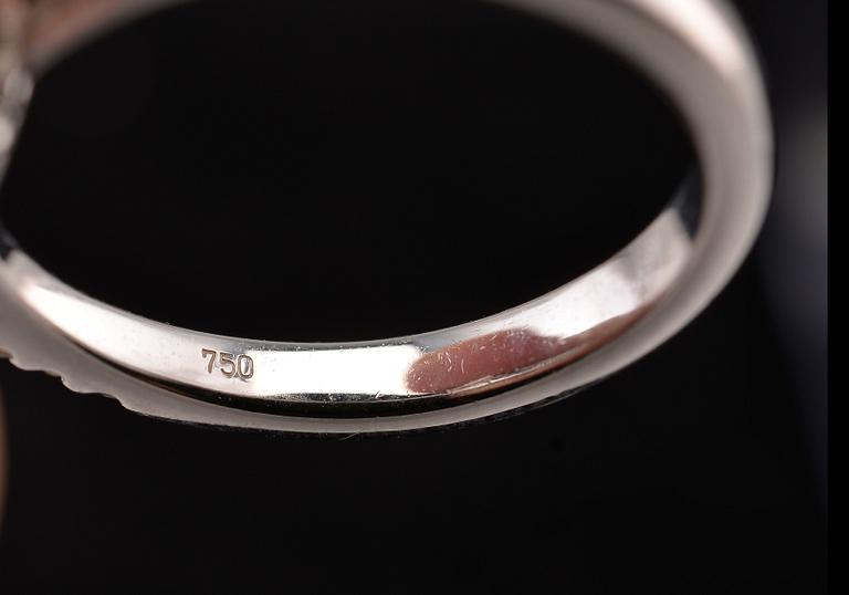 A RING, brilliant cut diamnonds c. 1.00 ct. zircon c. 1.2 ct. Weight 6,3 g.