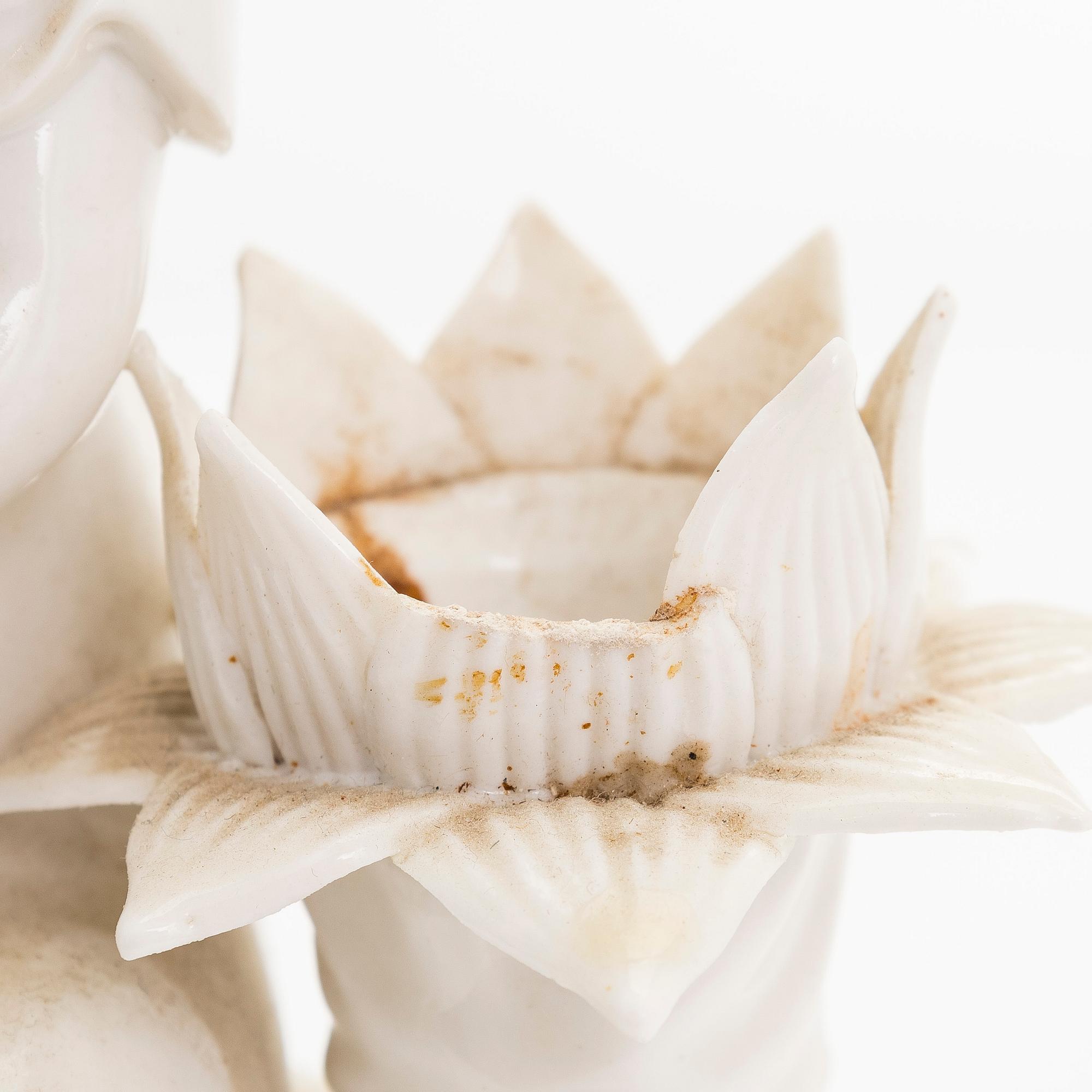 A blance de chine figure of Guanyin, Qing dynasty, 19th century.