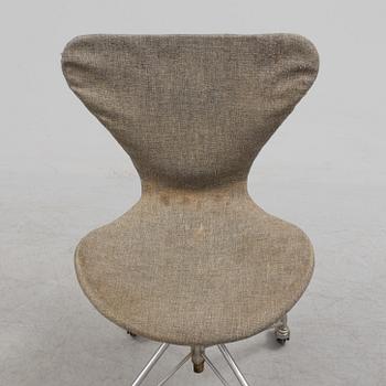 ARNE JACOBSEN, kontorsstol, "Sjuan", Fritz Hansen, 1963.