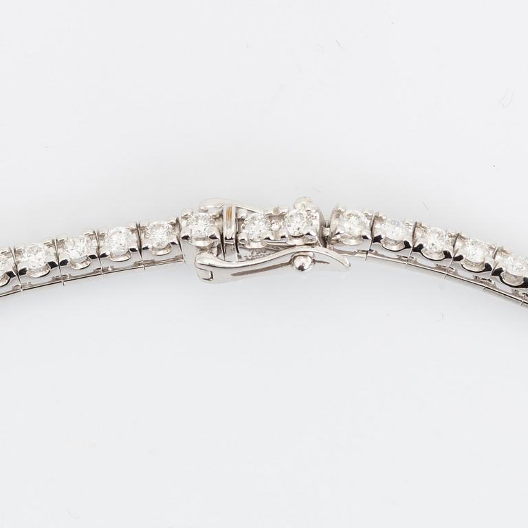 Brilliant cut diamond rivière necklace.
