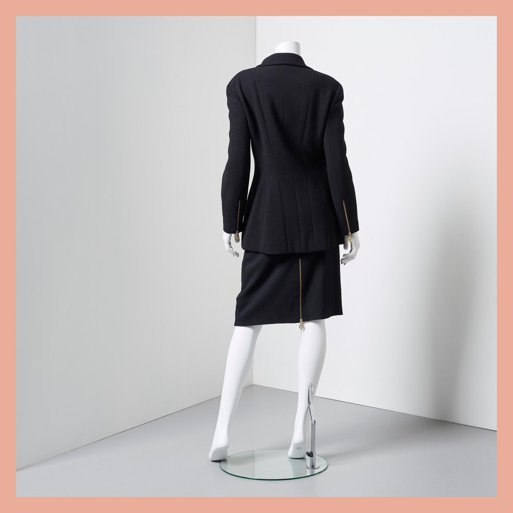 DRÄKT, Chanel, storlek 44.
