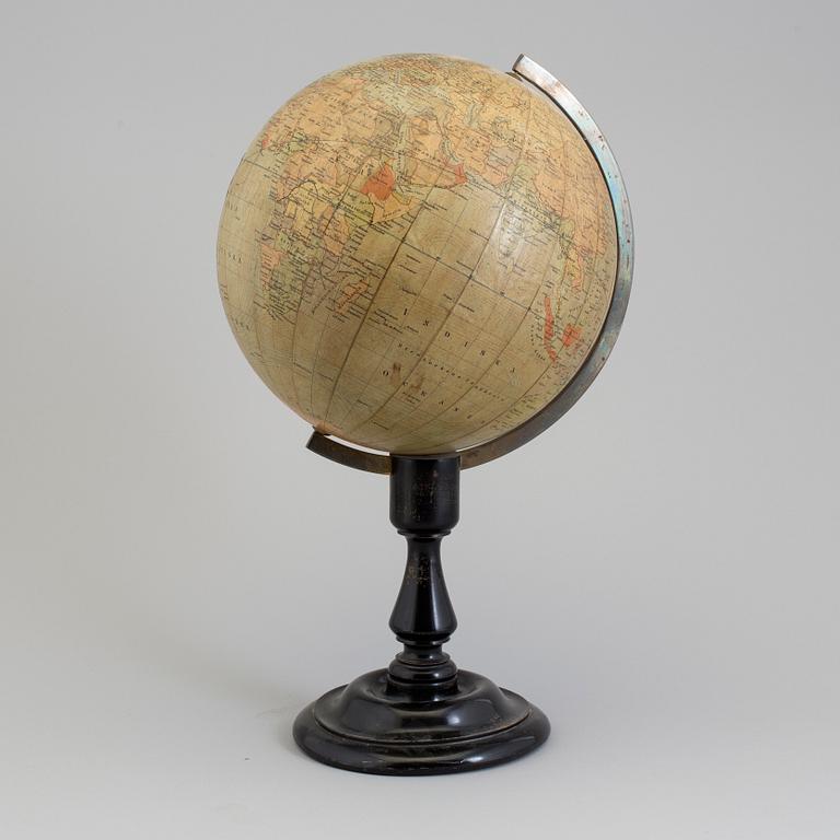 A globe by N. Selander, Fröléen & Comps Förlag, Stockholm, first half of the 20th Century.