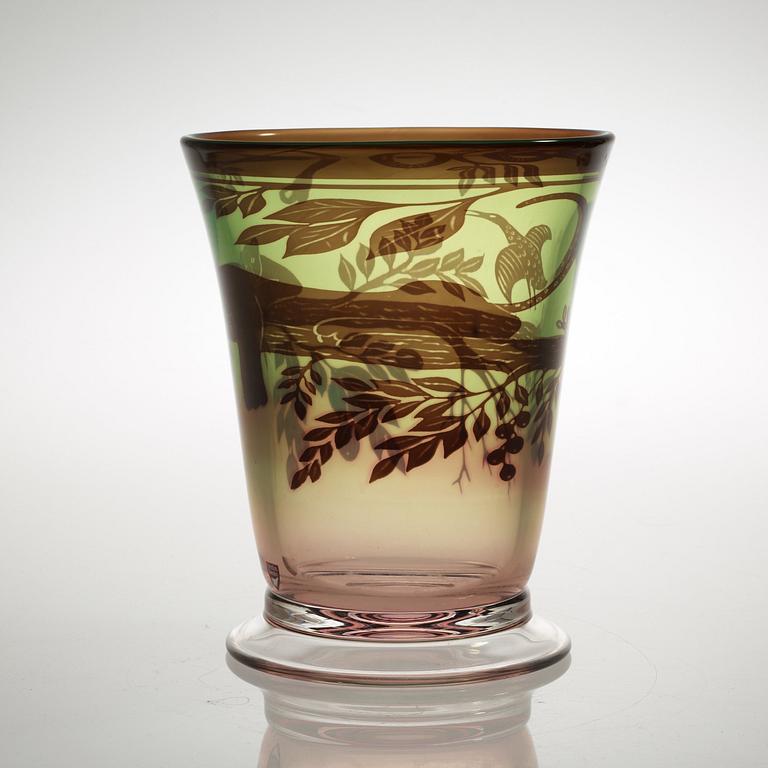 A Gunnar Cyrén 'graal' glass vase, Orrefors 1989.