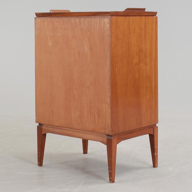 SCHATULL MED SILVERBESTICK, 158 + 3, bland annat JMJ, Göteborg, 1900-talets första hälft. Vikt ca 4576 gram.