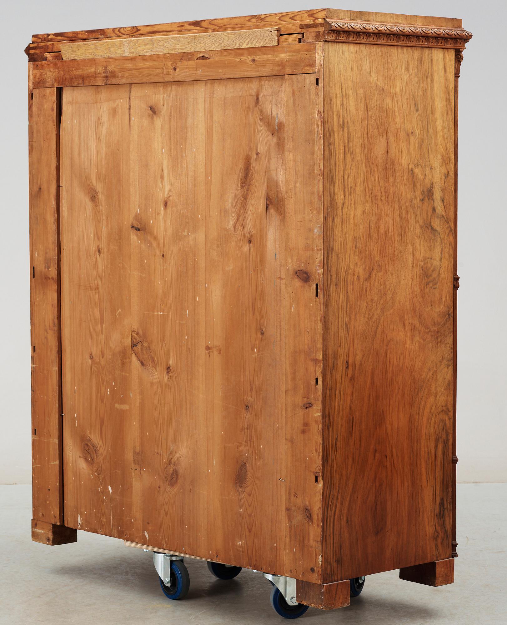 CHIFFONJE, nyrenässans, 1800-talets slut.