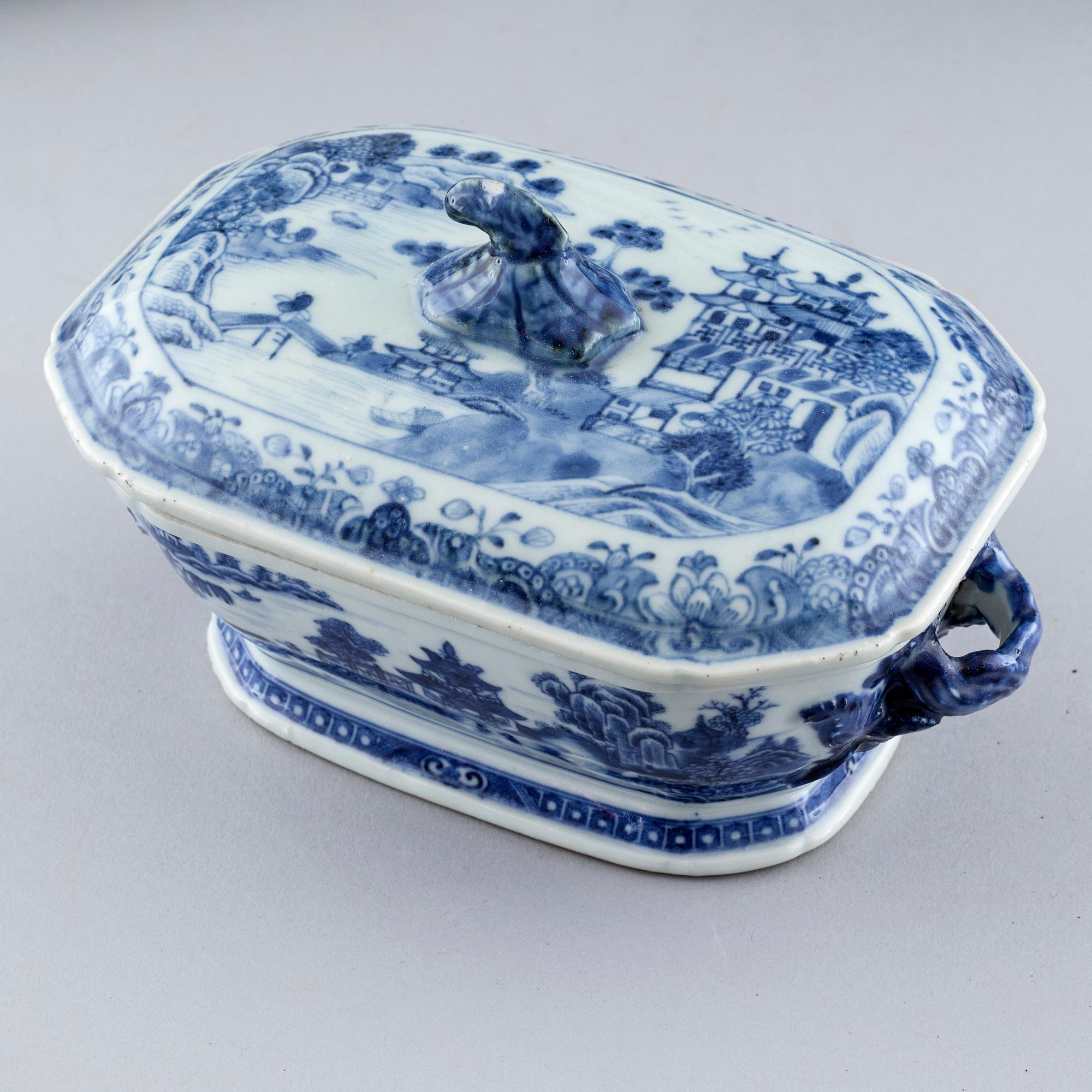 Nine pieces of chinese porcelain, 18th and early 19th century.