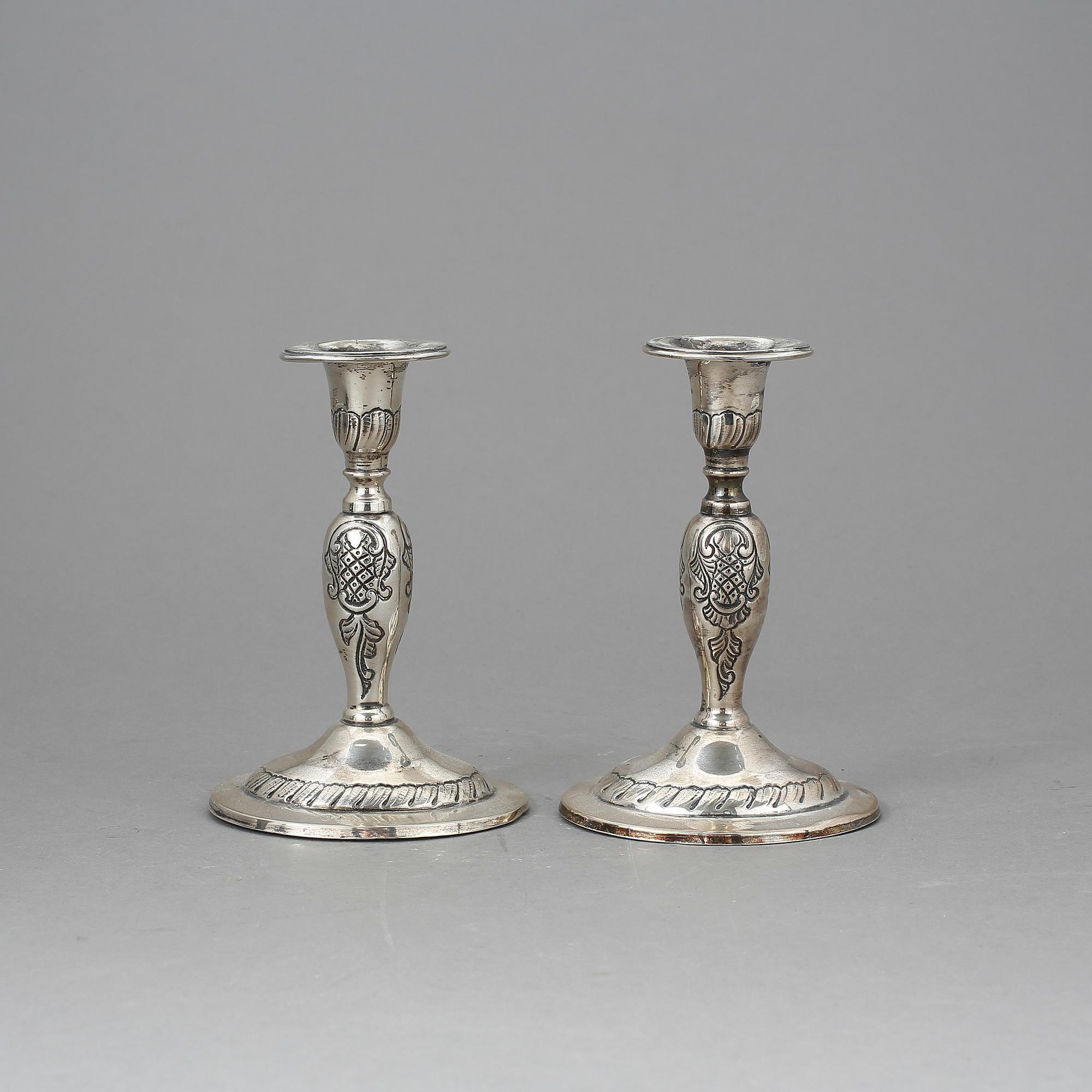 LJUSSTAKAR, ett par, silver, otydliga stämplar, Danmark, sannolikt tidigt 1900-tal.