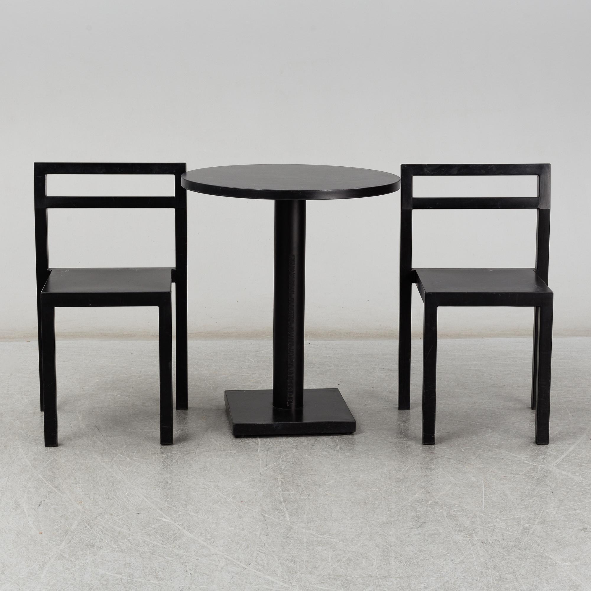 BORIS BERLIN/POUL CHRISTIANSEN, bord med två stolar, "Non", Komplot design, Källemo.