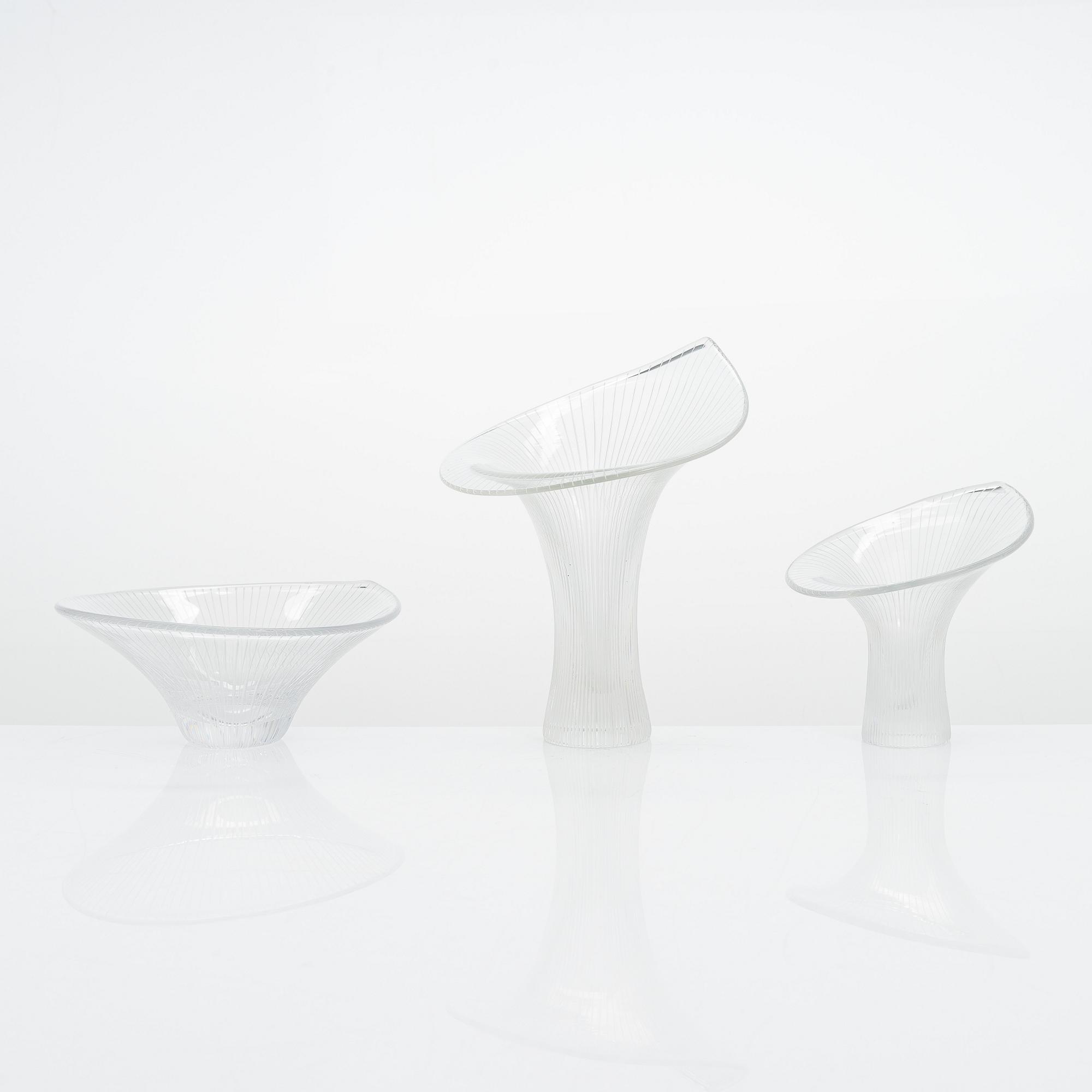 Tapio Wirkkala, 3 vaser, "Kanttarell", signerade Tapio Wirkkala, Iittala, två daterade, -55 och -56.