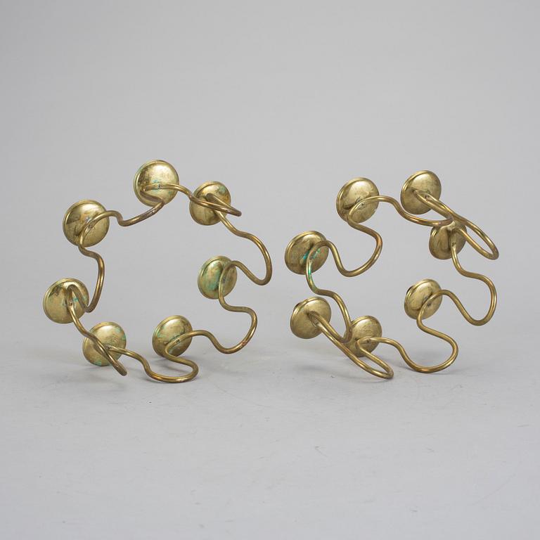 LJUSSTAKAR, 2 st, mässing, Lars Holmström, Arvika för Svenskt tenn, 1900-talets andra hälft.