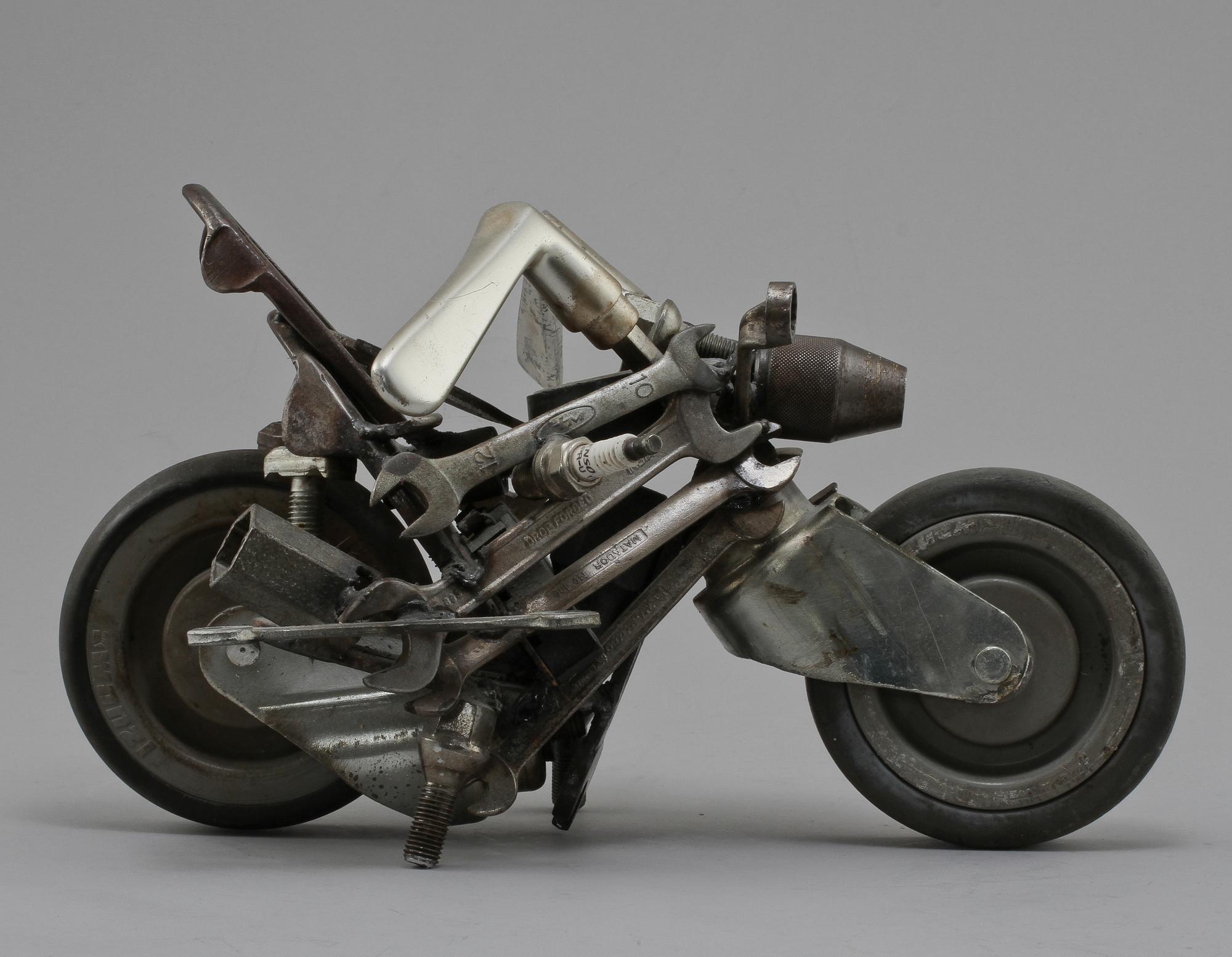 BOB PASTERKAMP, skulptur, metallskrot, osignerad.