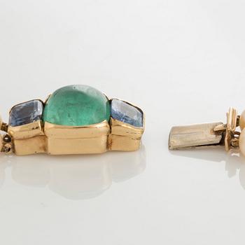 Tvåradig pärlcollier med lås signerat D Webb.