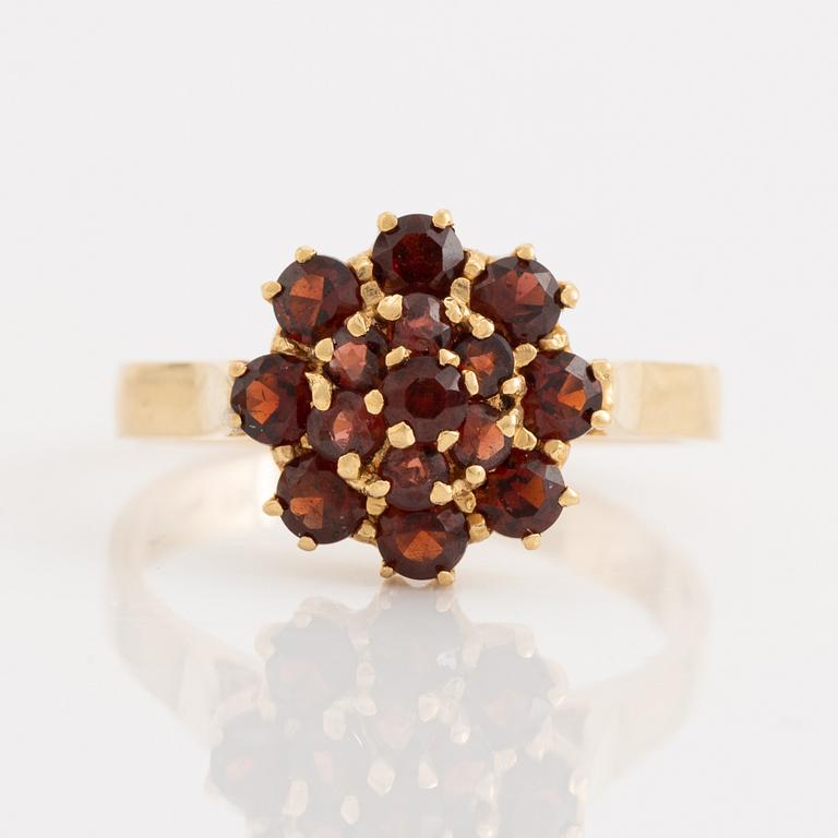 Ring samt hänge med kedja, 18K guld med granater.