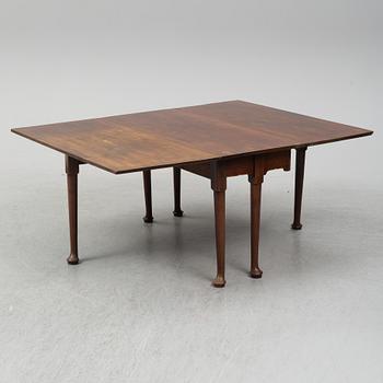 A two-piece mahogany gate leg table, 19th Century.