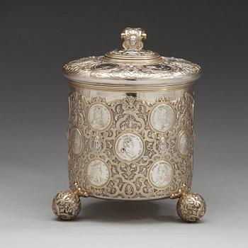 GUSTAF MÖLLENBORG, Stockholm 1892, dryckeskanna, silver, barock-stil.