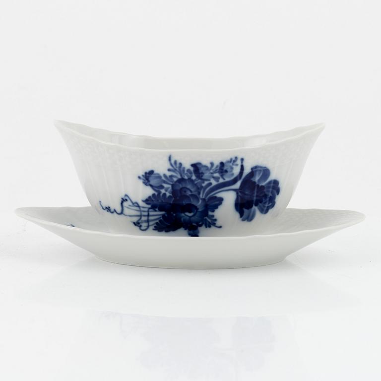 Royal Copenhagen, a 75 pcs porcelain dinner service "Blue flower".