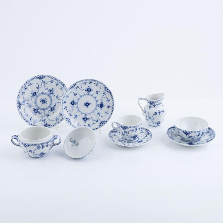 Royal Copenhagen, coffee and tea service, porcelain, "Musselmalet", half-lace, 38 pieces. Denmark.