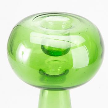 VASER/LJUSSTAKAR, ett par, grönt glas.