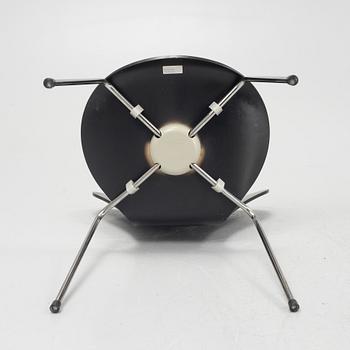 Arne Jacobsen, stolar, 4 st, "Sjuan", Fritz Hansen, Danmark, 2007.