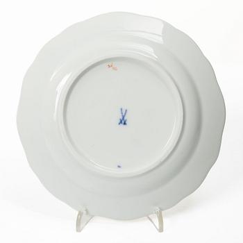 Meissen, A 55 piece "Meissen Rose" (Rote rose/Meissener rose) porcelain dinner service, 20th century.