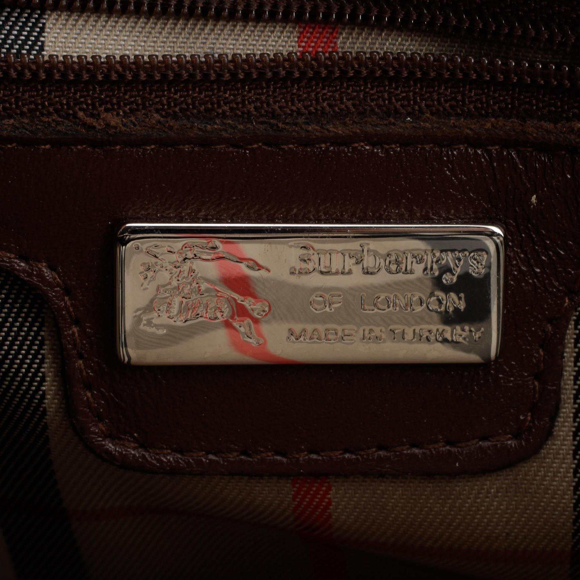 VÄSKOR, 2st, Burberry och Calvin Klein, den senare 2012.