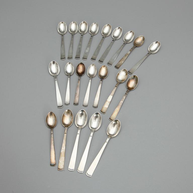 BESTICKSERVISDELAR, 33 stycken, silver, "Rosenholm", Jacob Ängman GAB. Främst 1970-tal. Tot vikt ca 885 gram inkl knivar.