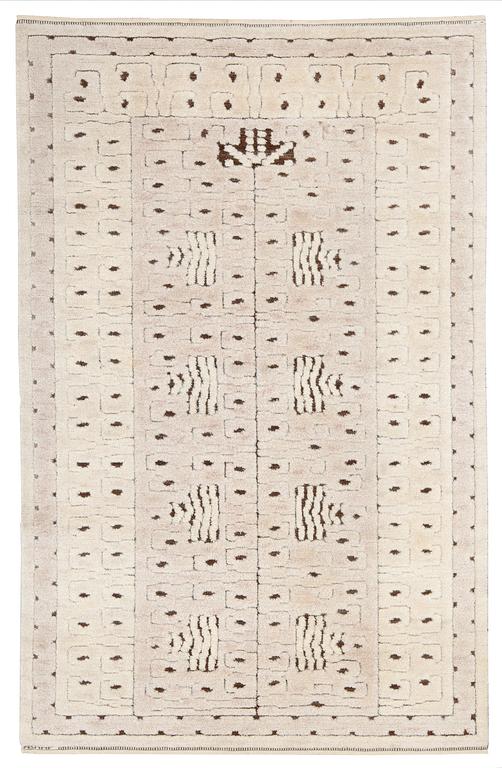 CARPET. "Skvattram". Reliefflossa (knotted pile in relief). 274 x 174,5 cm. Signed AB MMF (AB Märta Måås-Fjetterström).