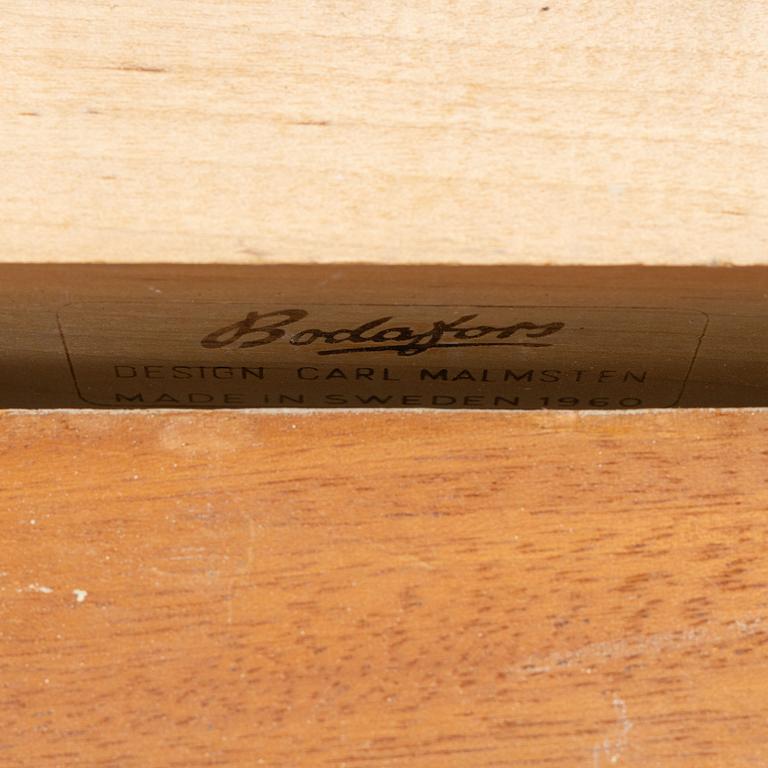 Carl Malmsten, a 'Herrgården' dining table and a set of four 'Vardags' chairs, second half of the 20th Century.